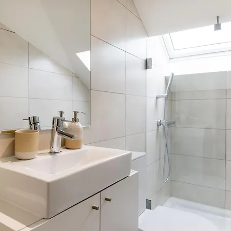 Monsanto Hill House - No 571 1d *